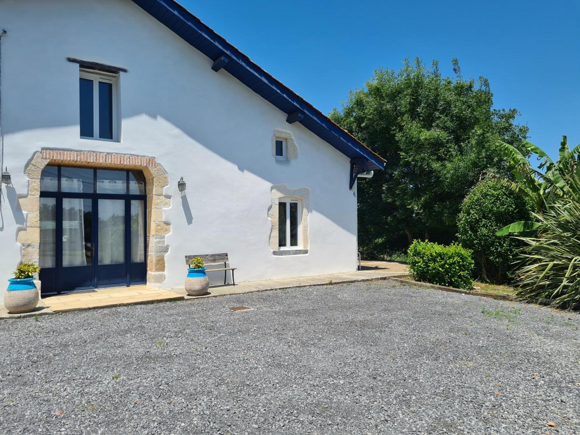Family Home With Pool Saint-Lon-Les-Mines Bagian luar foto